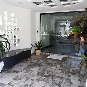 ótima Localização, Com Estacionamento, Ar Condicionado, Wi-fi E Netflix! 400 Metros Da Praia! Balneário Camboriú